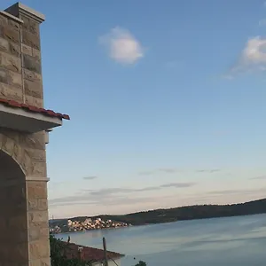 https://cvita-apartments.hotels-in-trogir.com