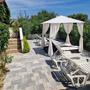https://apartments-vukman.hotels-in-trogir.com